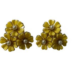 Vintage Clip On Daisy Costume Earrings